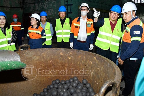 Монгол Улсын Засгийн газар Эрдэнэт үйлдвэрийн хөгжлийн асуудалд онцгой анхаарч байна