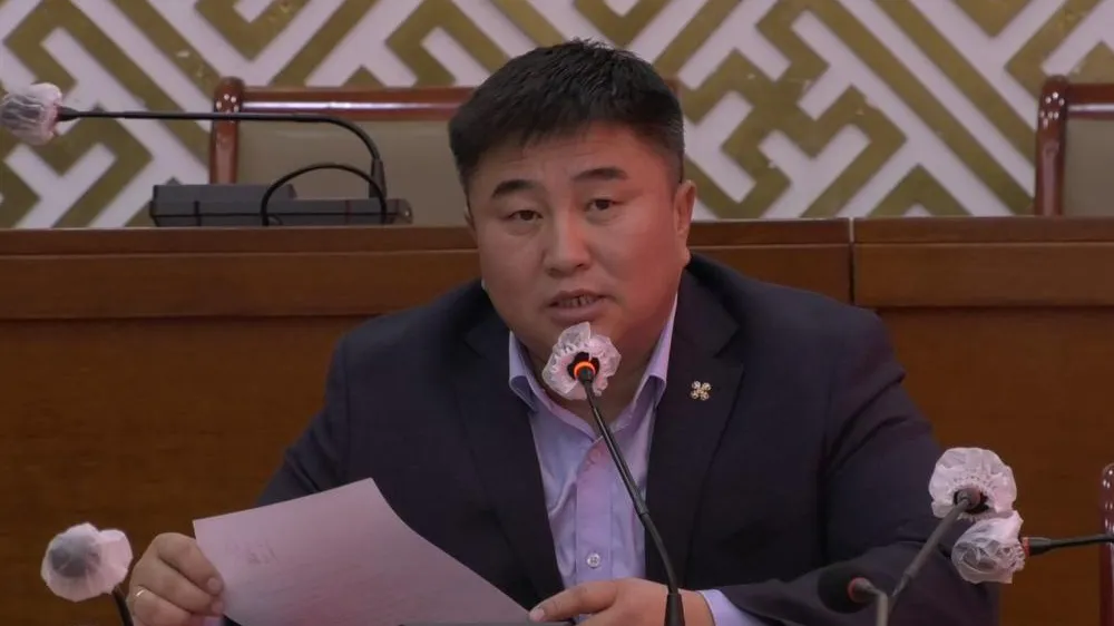 С.Батжаргал: Сурагчдаас орлогоо бүрдүүлдэг сургуулийн захирал байна, ажилтай чинь ярина шүү