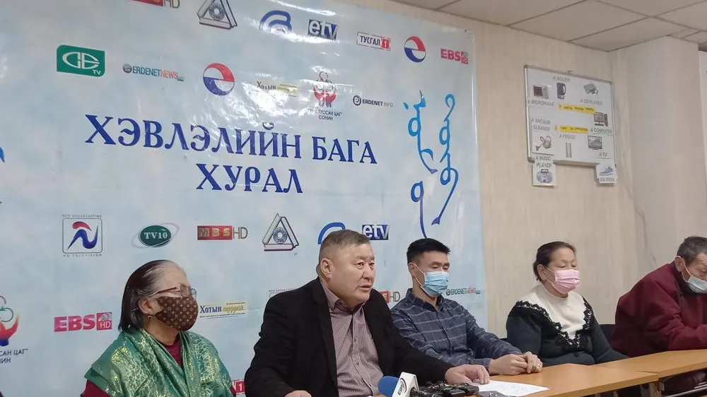 Баянбулагийн иргэд Баян-Өндөрийн Б.Баасансүрэнг шүүхэд өгчээ