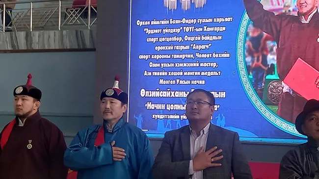 Ө.Батзул: Эрдэнэт үйлдвэрийнхээ уурхайчид, тэдний гэр бүлд нь сайн сайхан бүхнийг хүсэн ерөөе