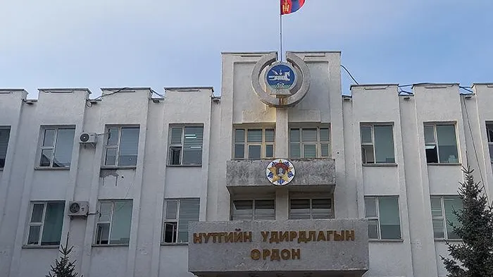 “Уучлал” хүсэж, “Хүлцэл” өчдөг соёлд сургахгүй юм уу, буруутай нөхдийг