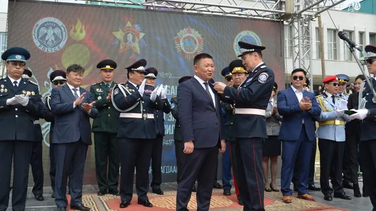 ИТХ-ын дарга Д.Мөнхбатыг Дотоодын цэргийн 100 жилийн ойн медалиар шагналаа