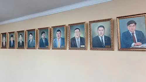 П.Пүрэвлхагва даргын хөргийг залжээ